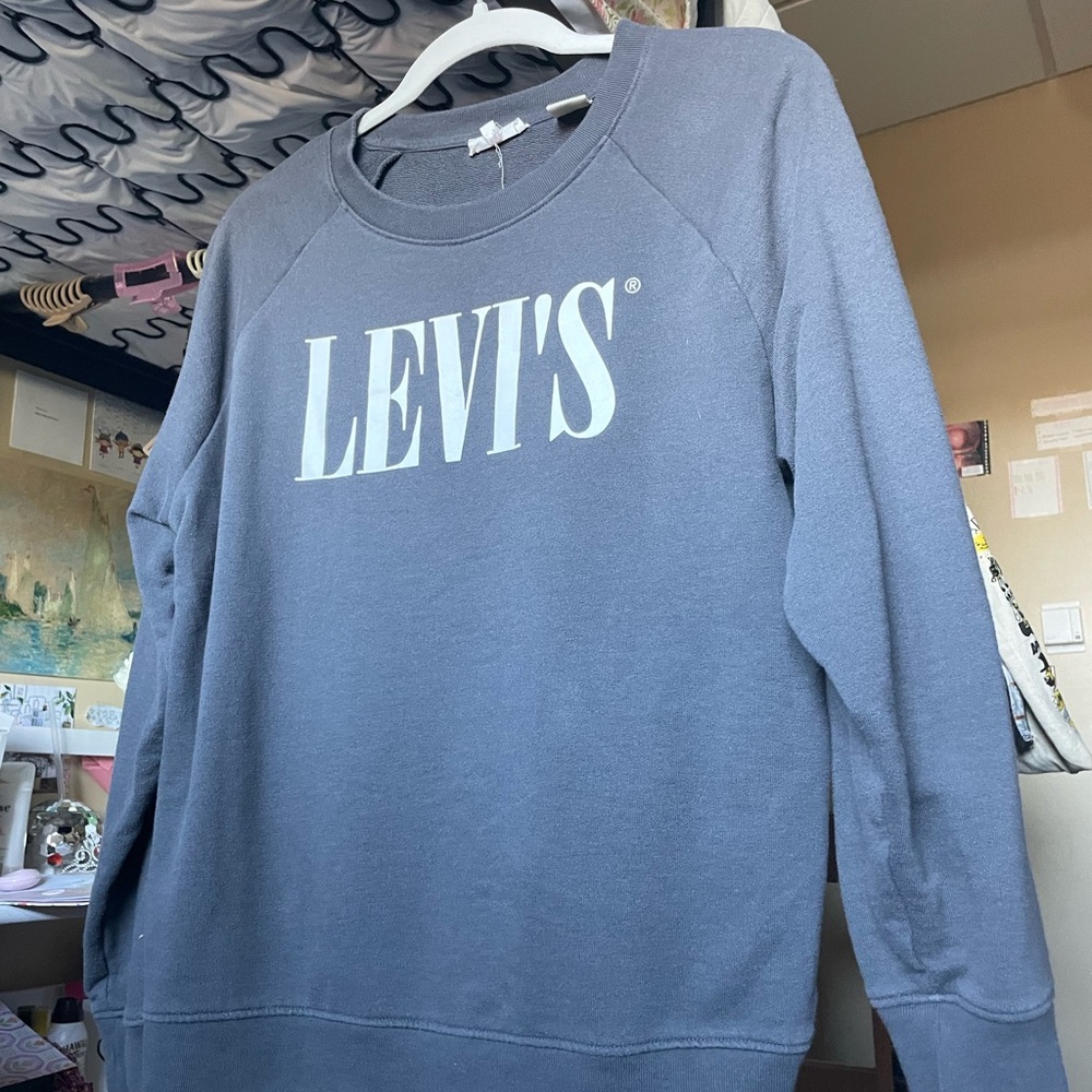Levis gray sweatshirt, size medium